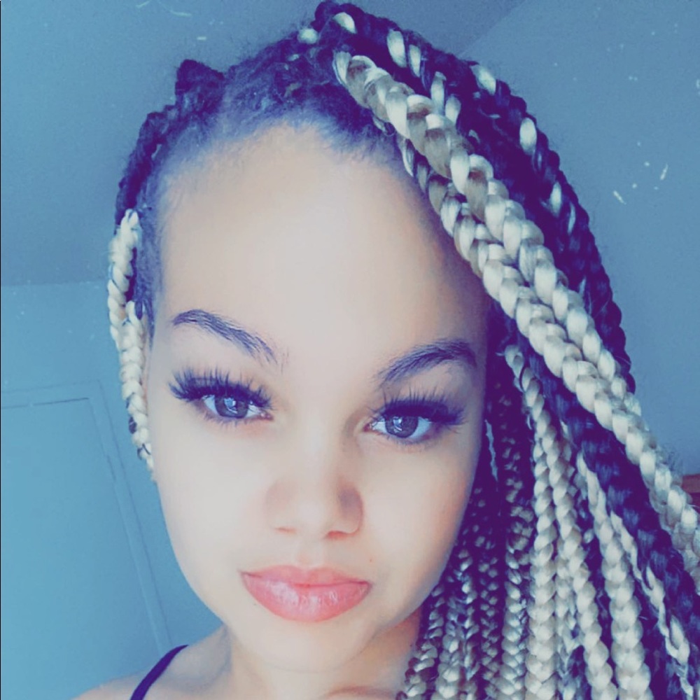 Meet your Posher, Desiree